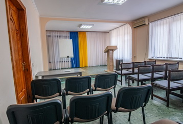 The conference hall for 100  seats