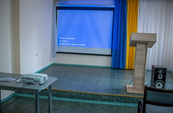 The conference hall for 100  seats